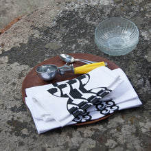 Load image into Gallery viewer, Helsinki Remade – Set of 7 Vintage Napkins