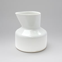 Load image into Gallery viewer, Beak Carafe, Short
