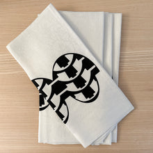 Load image into Gallery viewer, Helsinki Remade – Set of 4 Vintage Napkins
